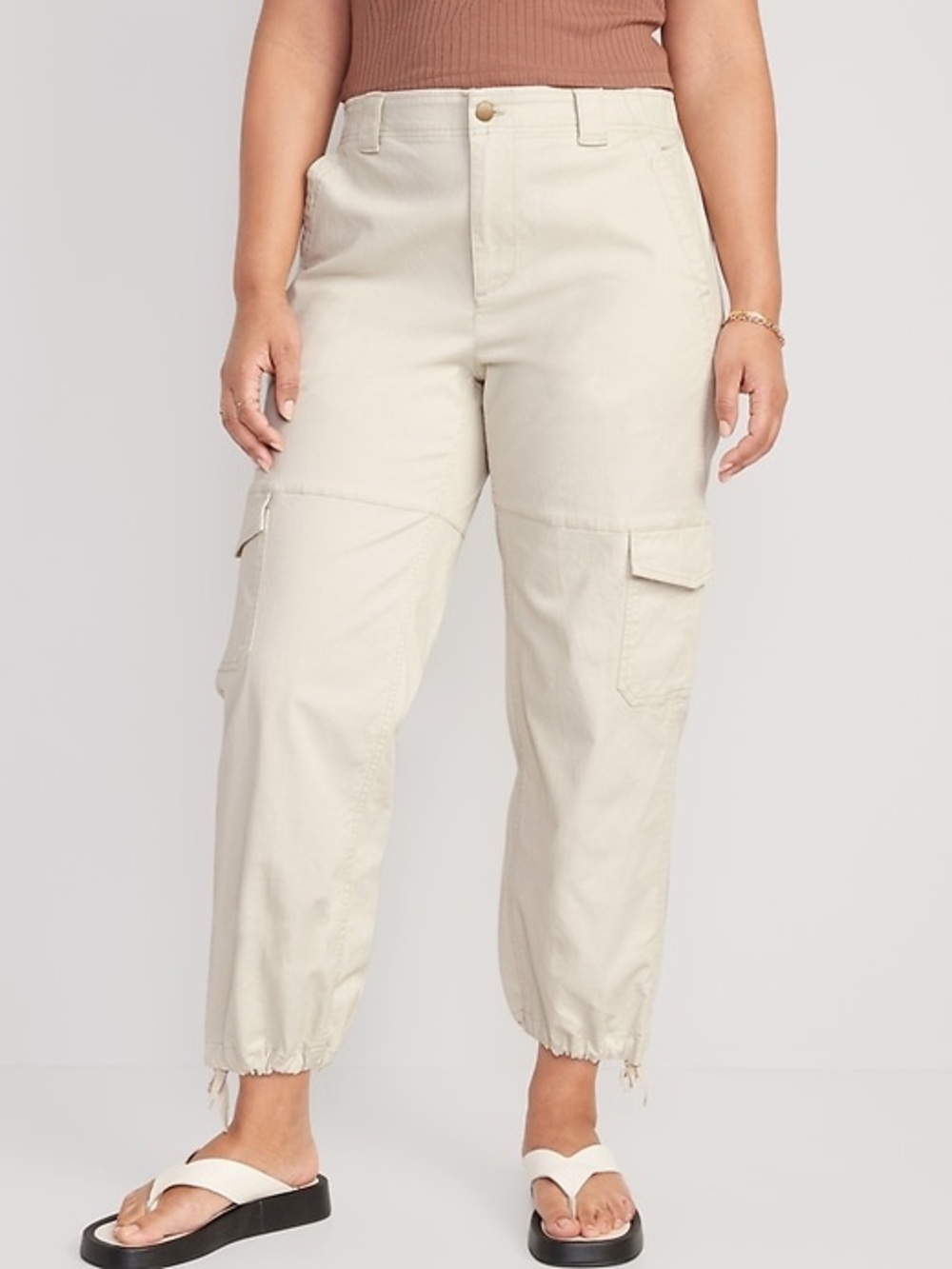 Old Navy Women's High-Waisted Balloon Cargo Jogger Pants in Cream Beige